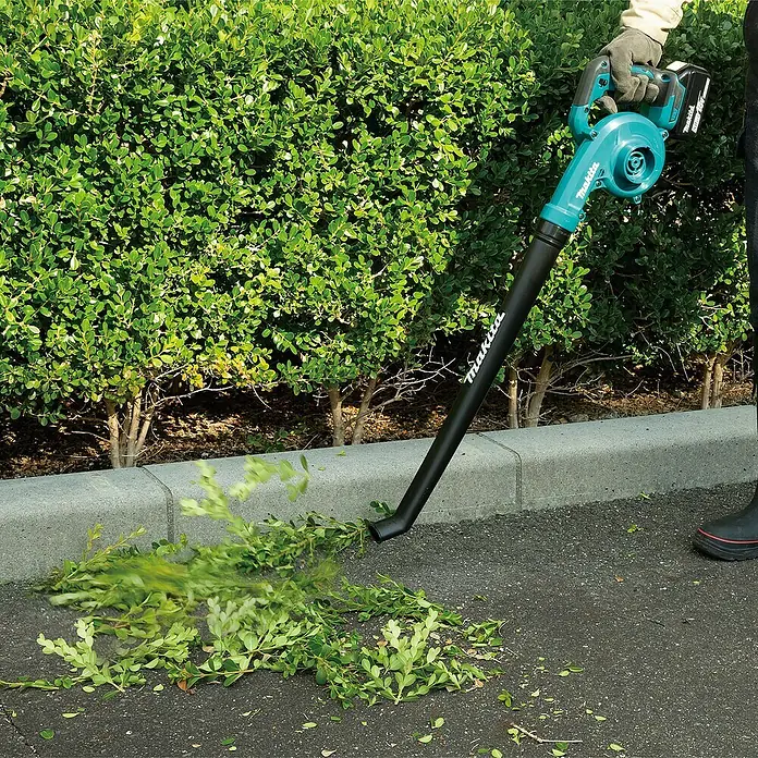 Makita Akku-Gebläse DUB186Z - 18 V, Ohne Akku, Li-Ionen - Anwendungsbeispiel