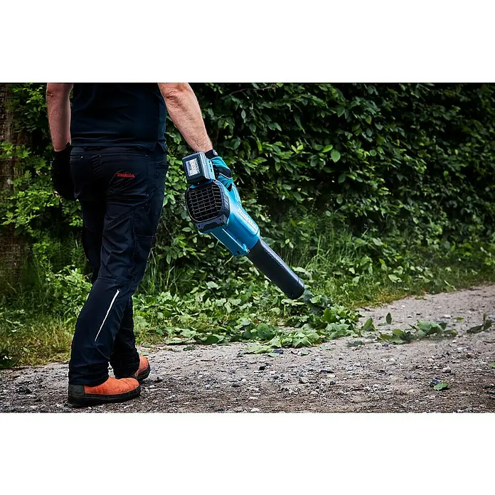 Makita Akku-Gebläse DUB184Z - 18 V, Ohne Akku - Anwendungsbeispiel
