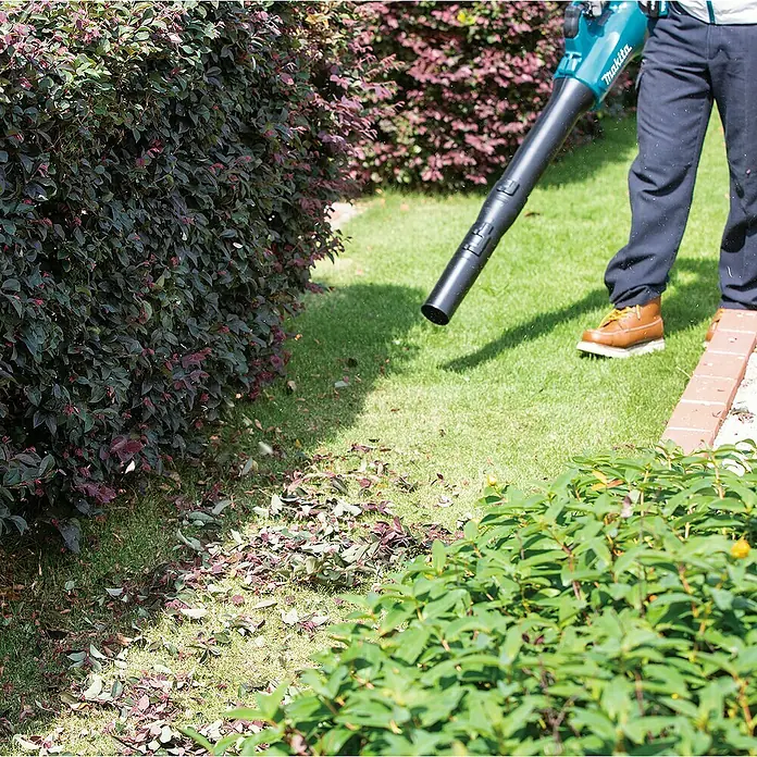 Makita Akku-Gebläse DUB184Z - 18 V, Ohne Akku - Anwendungsbeispiel