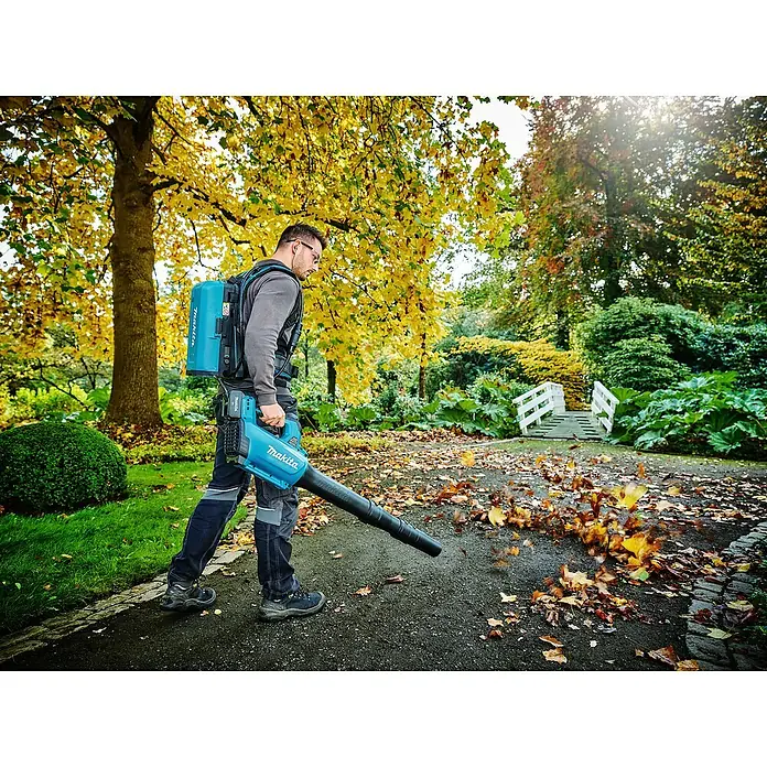 Makita Akku-Gebläse DUB184Z - 18 V, Ohne Akku - Anwendungsbeispiel