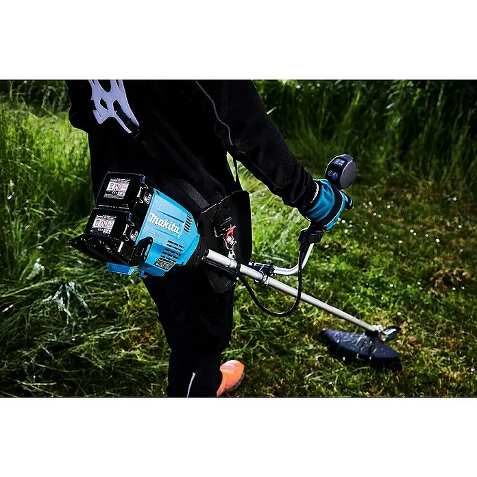 Makita Akku-Rasentrimmer DUR369AZ - 36 V, Li-Ionen, Ohne Akku, Schnittbreite: 43 cm - Anwendungsbeispiel