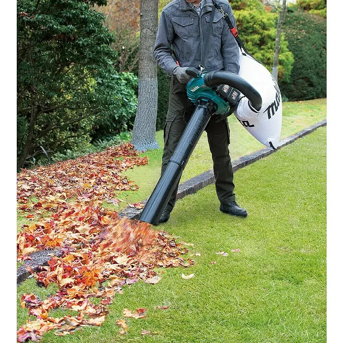 Makita Akku-Laubbläser DUB363ZV - 2 x 18 V, Li-Ionen, Ohne Akku, Blasleistung: 13,4 m³/min - Anwendungsbeispiel