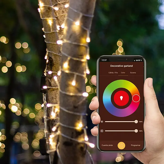 Muvit iO Guirnalda luminosa LED WIFI - 6 m, 60 luces, Color de luz: RGBW, Para exterior - Producto en uso
