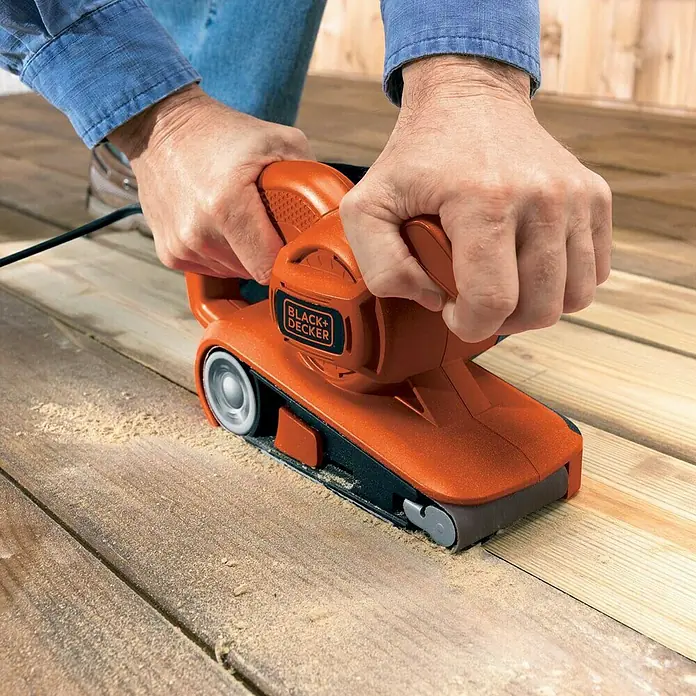Black+Decker Szalagcsiszoló KA86-QS - 720 W, 75x457 mm - Használati példa