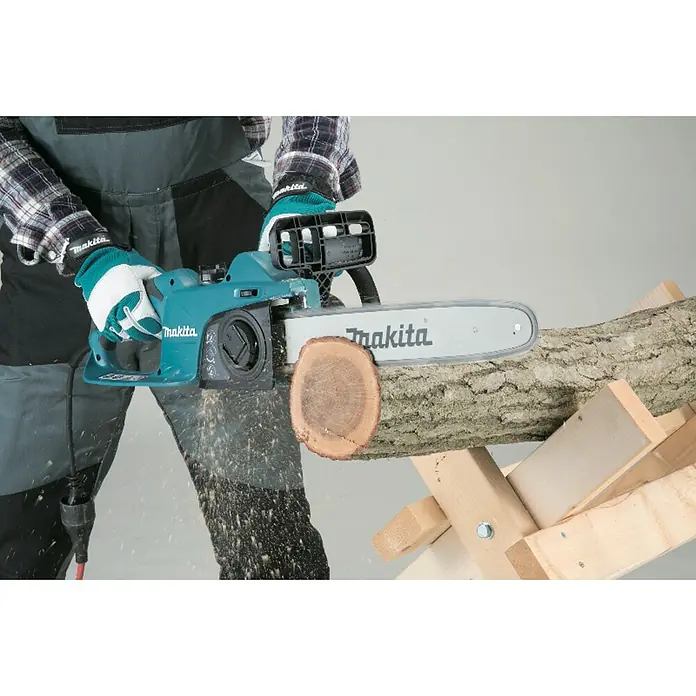 Makita Elektro-Kettensäge UC4041A - 1.800 W, Schwertlänge: 40 cm - Anwendungsbeispiel