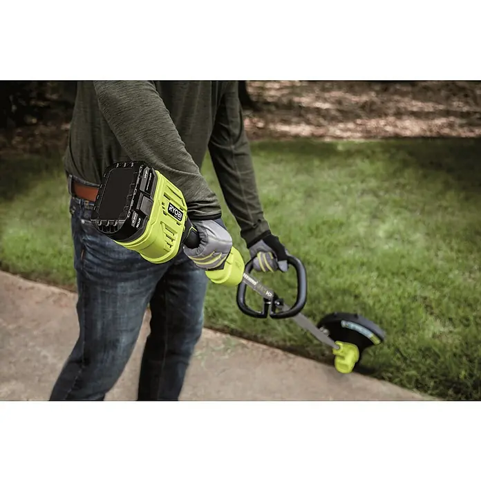 Ryobi ONE+ Akku-Rasentrimmer RY18LTX33A-0 - 18 V, Li-Ionen, Ohne Akku, Schnittbreite: 28 cm - 33 cm - Anwendungsbeispiel
