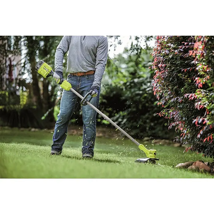 Ryobi ONE+ Akku-Rasentrimmer RY18LTX33A-0 - 18 V, Li-Ionen, Ohne Akku, Schnittbreite: 28 cm - 33 cm - Anwendungsbeispiel