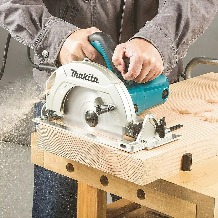 Makita Handkreissäge HS7611 - 1.600 W, Sägeblatt: Ø 190 mm, Leerlaufdrehzahl: 0 U/min - 5.500 U/min - Anwendungsbeispiel