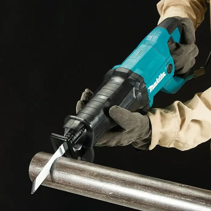 Makita Säbelsäge JR3051TK - 1.200 W, Hublänge: 30 mm - Anwendungsbeispiel