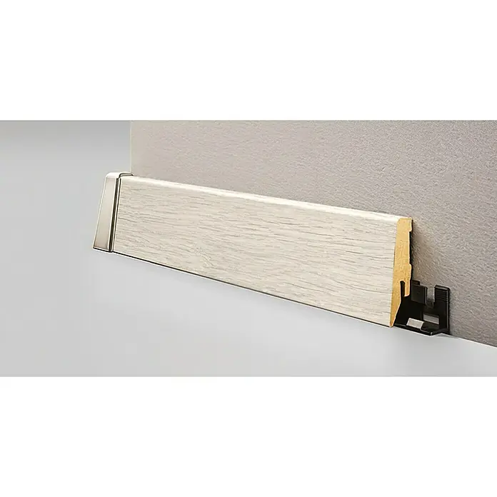 LOGOCLIC Sockelleiste K40 C Eiche Weiß - 2,6 m x 19 mm x 40 mm, Gerade - Stimmungsaufnahme