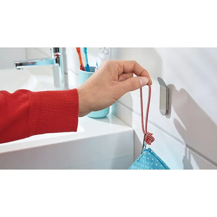 Tesa Powerstrips Selbstklebehaken - Größe: S, Metallic, 2 Stk. - Anwendungsbeispiel