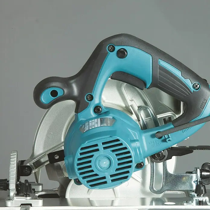 Makita Handkreissäge HS6601J - 1.050 W, Sägeblatt: Ø 165 mm, Leerlaufdrehzahl: 0 U/min - 5.200 U/min - Detailaufnahme