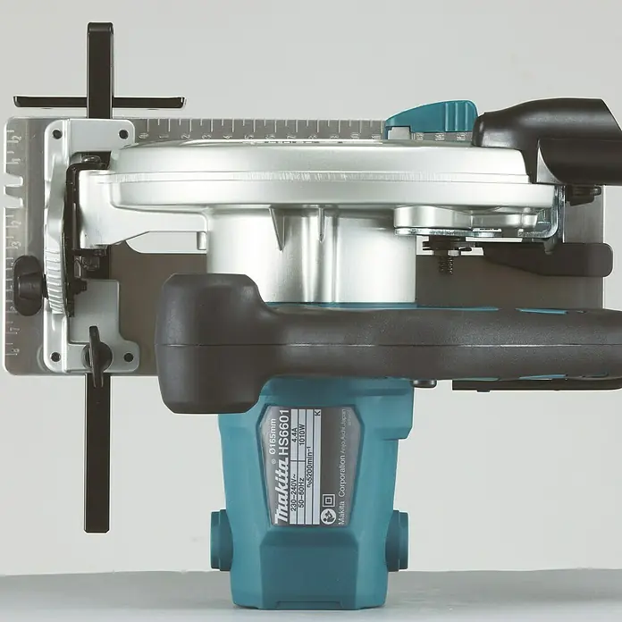 Makita Handkreissäge HS6601J - 1.050 W, Sägeblatt: Ø 165 mm, Leerlaufdrehzahl: 0 U/min - 5.200 U/min - Detailaufnahme