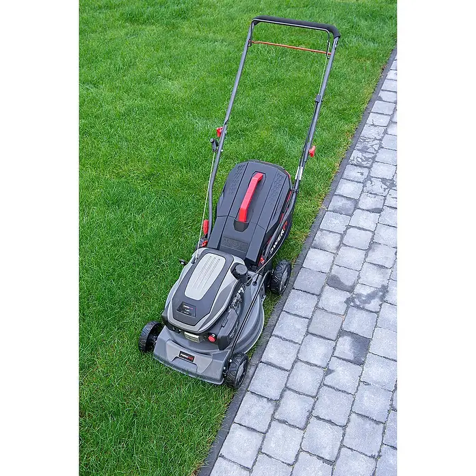 PowerPlus Cortacésped de gasolina POWEG63773X - Ancho de corte: 42 cm - Foto ambiente
