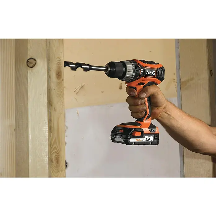 AEG Powertools Maschinen-Set 2-Tool Combo-Kit - 18 V, 2 Akkus, 5 -tlg. - Anwendungsbeispiel