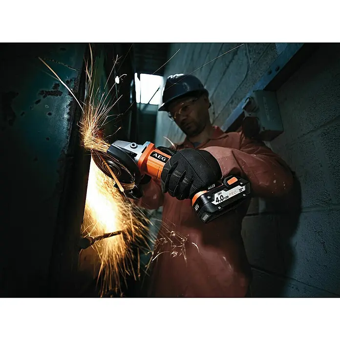 AEG Powertools Maschinen-Set 2-Tool Combo-Kit - 18 V, 2 Akkus, 5 -tlg. - Anwendungsbeispiel