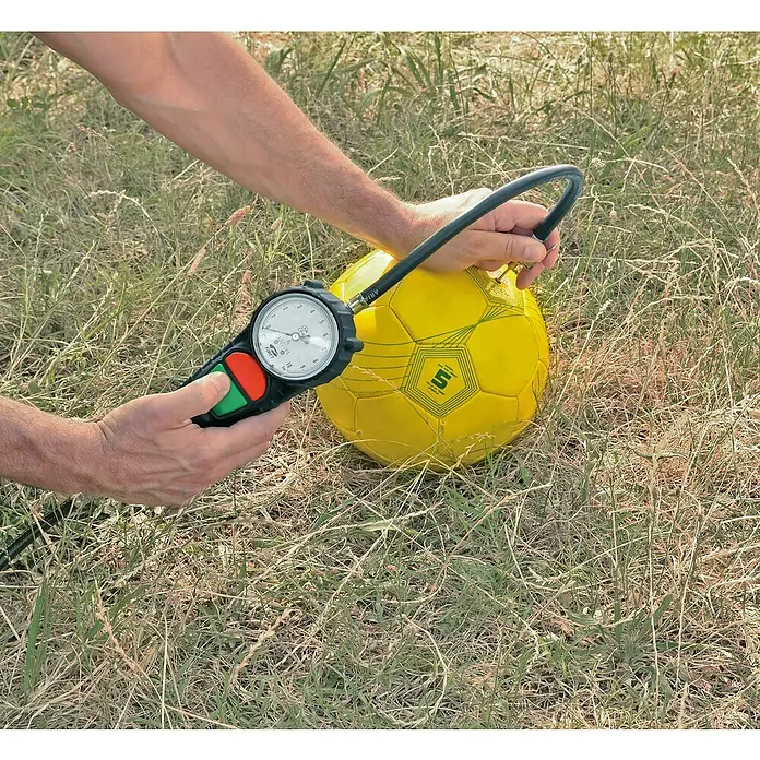 Craftomat Reifenfüllmesser PRO - Betriebsdruck: 0 bar - 10 bar - Anwendungsbeispiel