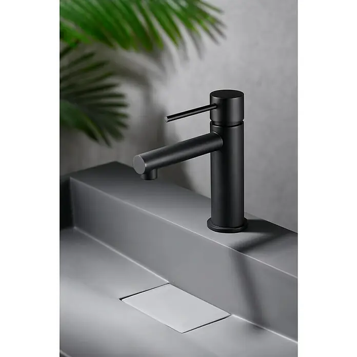 Imex Milos Stick Grifo de lavabo - Negro, Mate - Foto ambiente