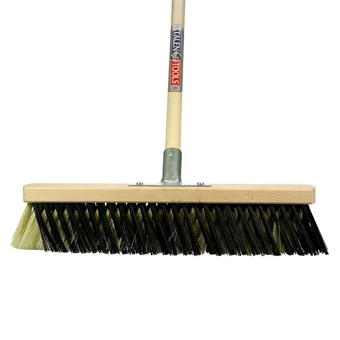 Talen Tools Straatbezem X - Lengte steel: 150 cm, Werkbreedte: 40 cm, Materiaal borstelharen: Nylon - Close-up
