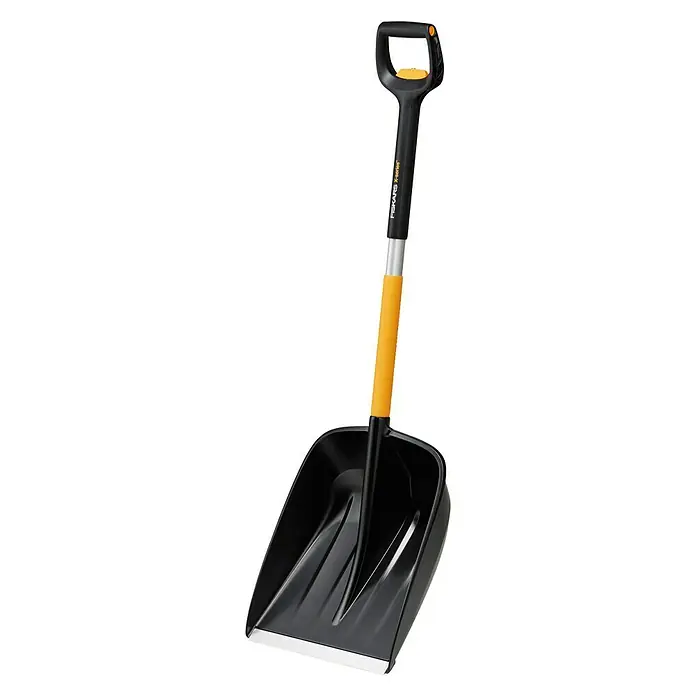 Fiskars X-series Schneeschaufel - Breite: 36,2 cm, Teleskopstiel - Diagonale Ansicht