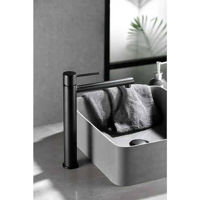 Imex Milos Stick Grifo de lavabo alto - Negro, Mate - Foto ambiente