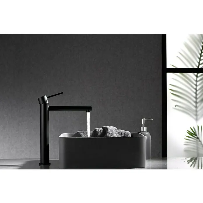 Imex Milos Stick Grifo de lavabo alto - Negro, Mate - Foto ambiente