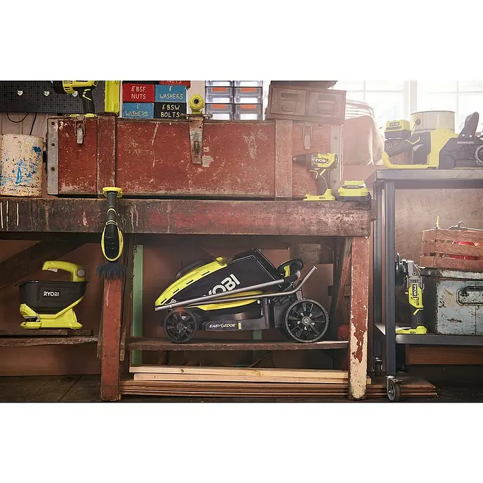 Ryobi ONE+ Akku-Rasenmäher RLM18C33B25 - 18 V, 1 Akku, 2,5 Ah, Schnittbreite: 33 cm - Stimmungsaufnahme