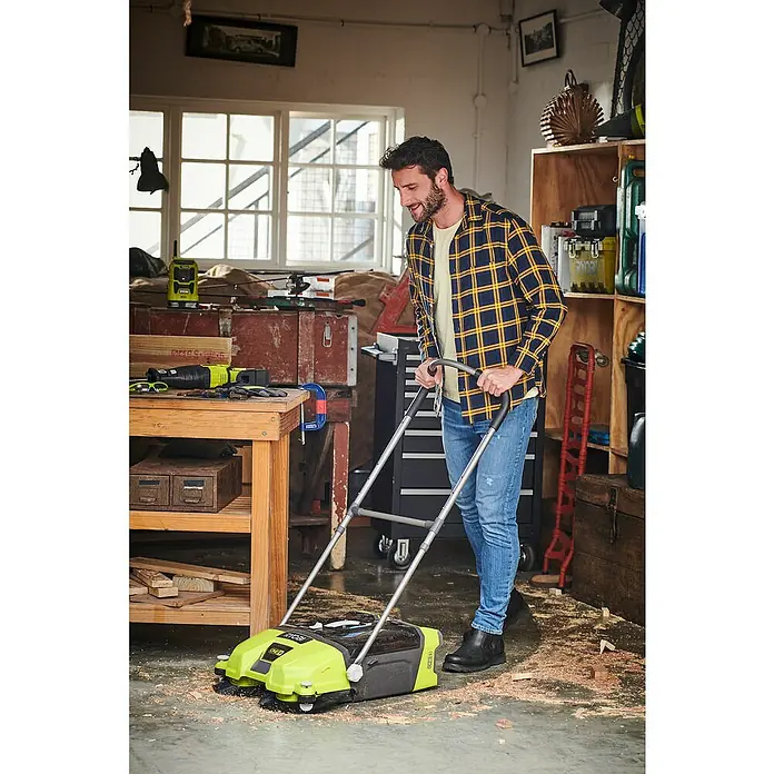 Ryobi ONE+ Akku-Handkehrmaschine R18SW3-120S - 18 V, 1 Akku - Anwendungsbeispiel