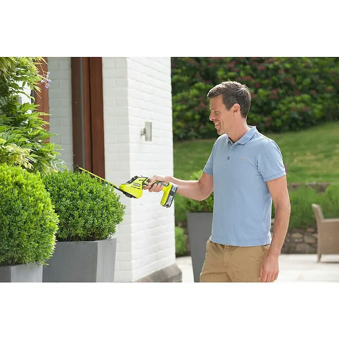 Ryobi ONE+ Akku-Gras- & Strauchschere OGS1822 - 18 V, Li-Ionen, Ohne Akku, Messerbreite: 12 cm - Anwendungsbeispiel