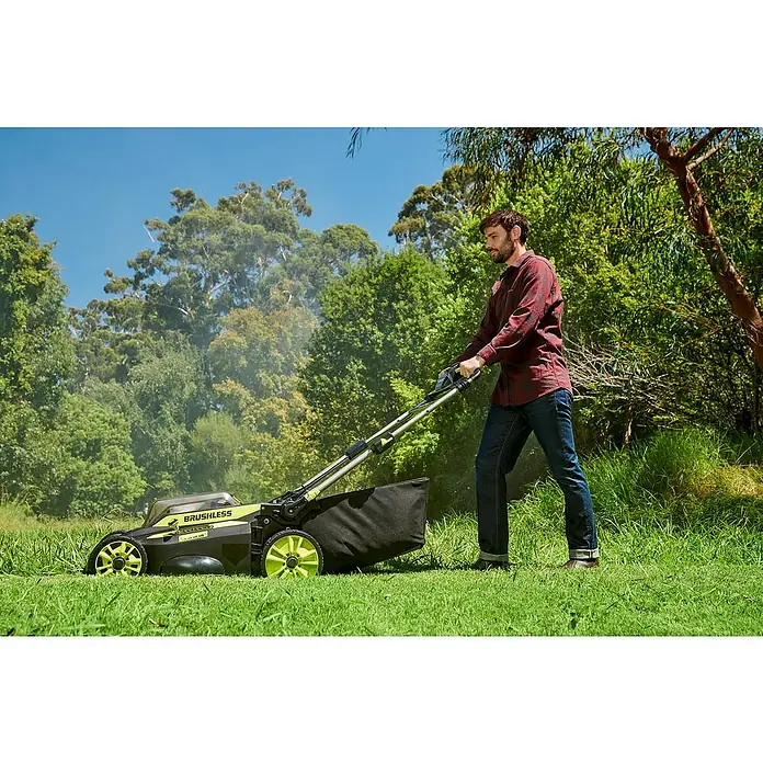 Ryobi Accu Grasmaaier RY36LMX51A-160 - 36 V, 1 accu, 6 Ah, Snijbreedte: 51 cm - Toepassingsvoorbeeld