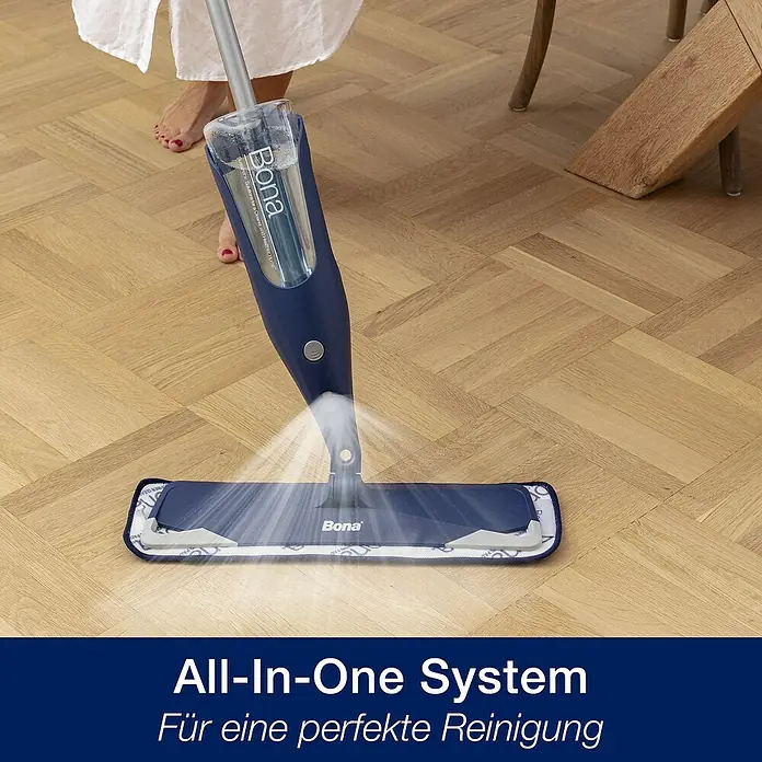 Bona Spray Mop für Holzfußböden - Mikrofaser, 1 x Bona Spray Mop, 1 x Bona Spray Mop Refiller (Kartusche), 1 x Bona Mikrofaser-Reinigungspad - Anwendungsbeispiel