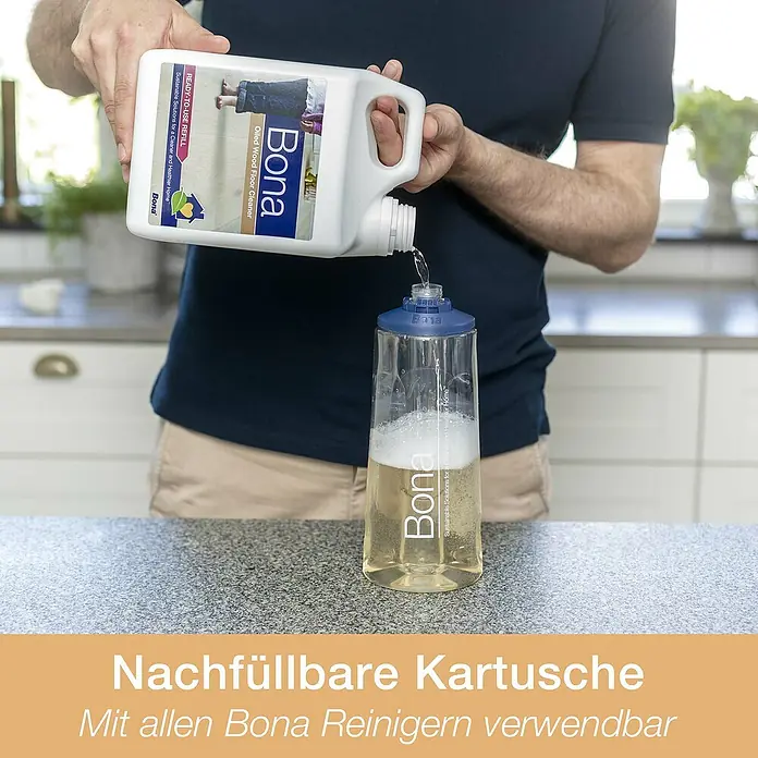 Bona Spray Mop für geölte Holzfußböden - 1 x Spray Mop, 1 x nachfüllbare Kartusche mit 850 ml Reinigungsmittel, 1 x Microfaser-Reinigungspad - Anwendungsbeispiel