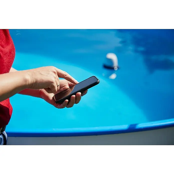 Fluidra Blue Connect Analizador de agua Inteligente - Control a través de aplicación de smartphone - Producto en uso