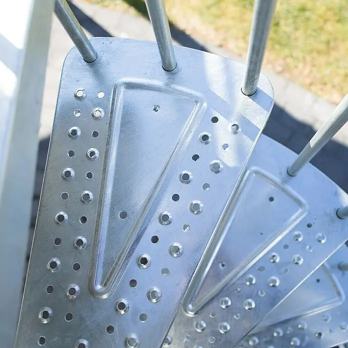 Dolle Außenspindeltreppe Gardenspin - Durchmesser: 125 cm, Geschosshöhe: 246 cm - 282 cm, Anzahl Steigungen: 12 Stk. - Detailaufnahme