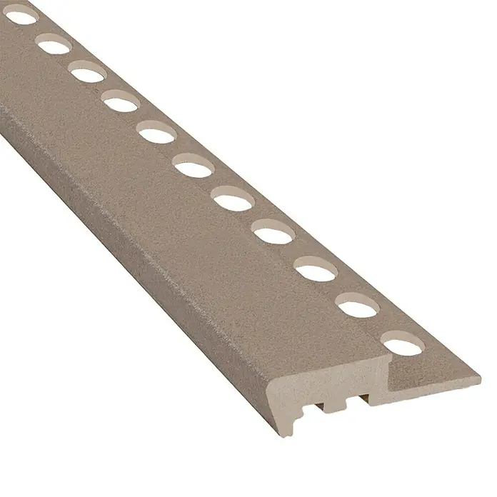 Perfil para peldaño - 2,5 m x 41 mm x 12,5 mm, PVC - Primer plano