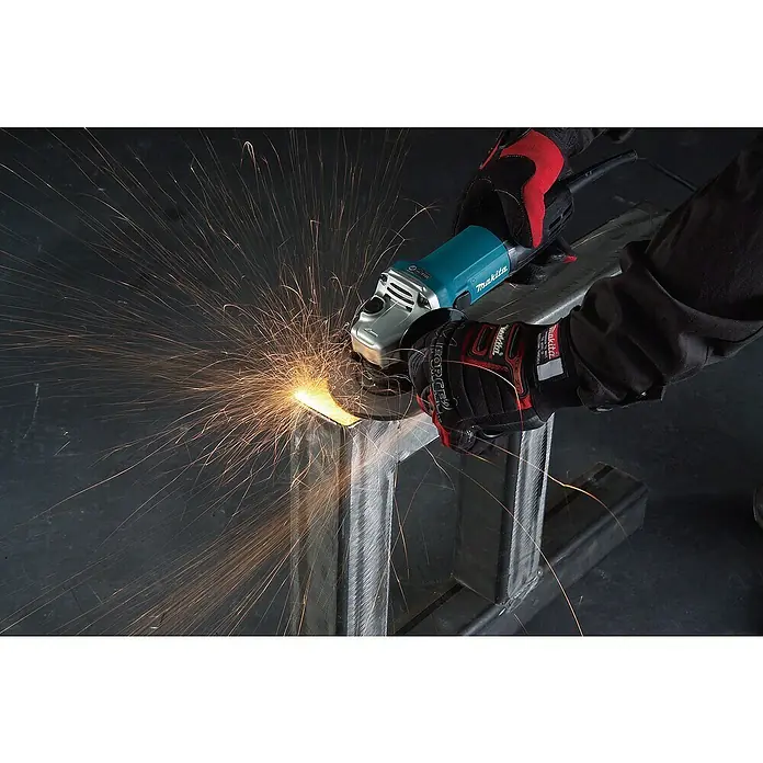 Makita Winkelschleifer GA4530R - 720 W, Schleifscheibe: Ø 115 mm, 11.000 U/min - Anwendungsbeispiel
