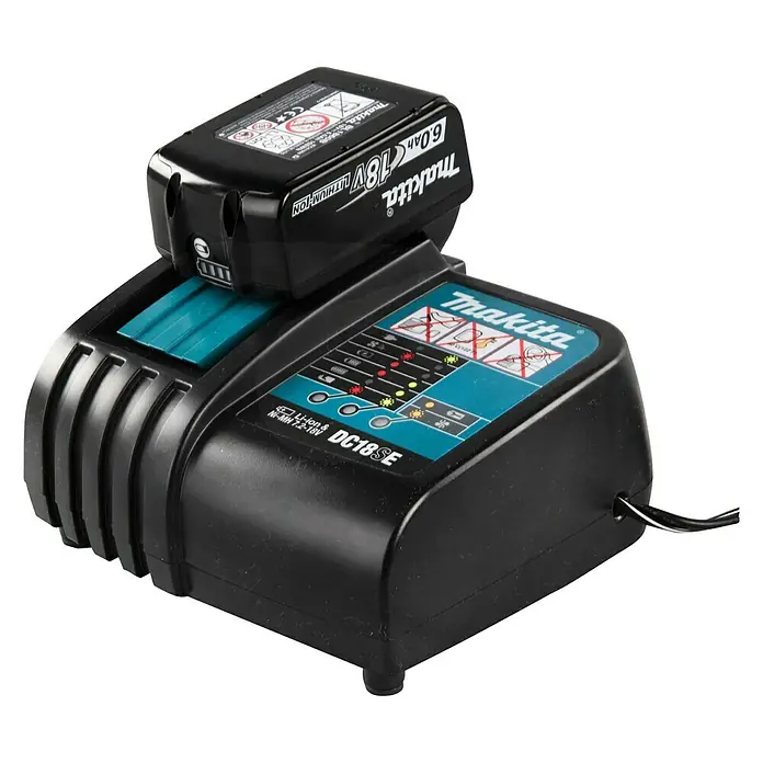 Makita Ladegerät DC18SE - Passend für: Makita Li-Ionen-Akkus 14,4 - 18 V - Diagonale Ansicht