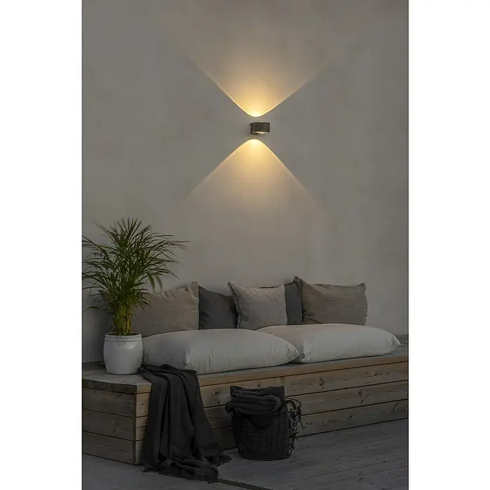 Konstsmide Led-wandlamp voor buiten Gela - 12 W, 15,5 x 11 x 6,5 cm, IP54 - Sfeeropname