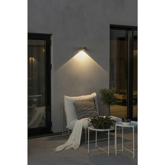 Konstsmide Led-wandlamp voor buiten Gala - 6 W, 15,5 x 11 x 6,5 cm, IP54 - Sfeeropname