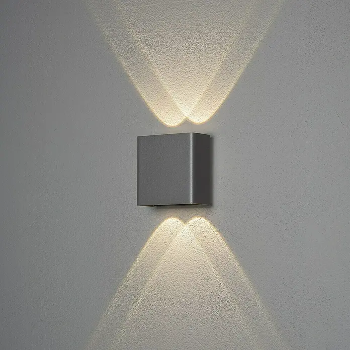 Konstsmide Led-wandlamp voor buiten Chieri - 4 W, 6 x 11 x 11 cm, IP54 - Sfeeropname