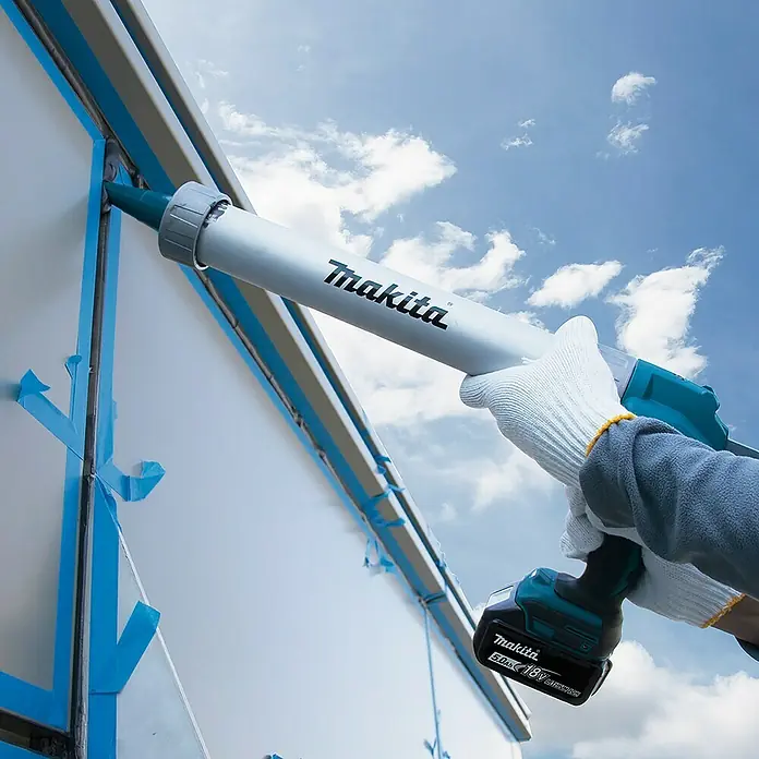 Makita Akku-Kartuschenpresse DCG180ZX - 18 V, Li-Ionen, Ohne Akku, Geeignet für: 310 ml Kartuschen - Anwendungsbeispiel