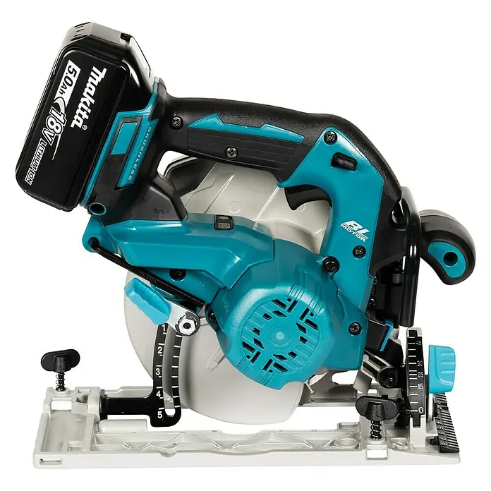 Makita Akku-Handkreissäge DHS680RTJ - 18 V, Li-Ionen, 5 Ah, 2 Akkus, Leerlaufdrehzahl: 5.000 U/min - Rechte Seitenansicht