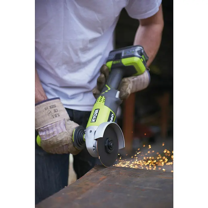 Ryobi ONE+ Maschinen-Set R18CK4E-242S - 8 -tlg., 2 Akkus - Anwendungsbeispiel