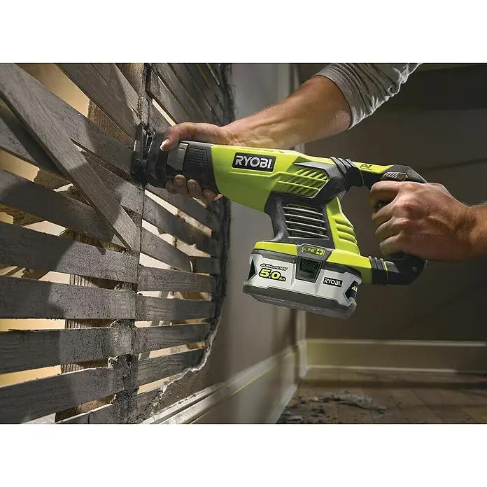 Ryobi ONE+ Maschinen-Set R18CK4E-242S - 8 -tlg., 2 Akkus - Anwendungsbeispiel