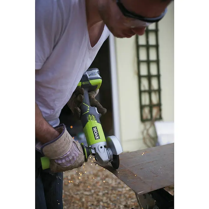 Ryobi ONE+ Maschinen-Set R18CK4E-242S - 8 -tlg., 2 Akkus - Anwendungsbeispiel
