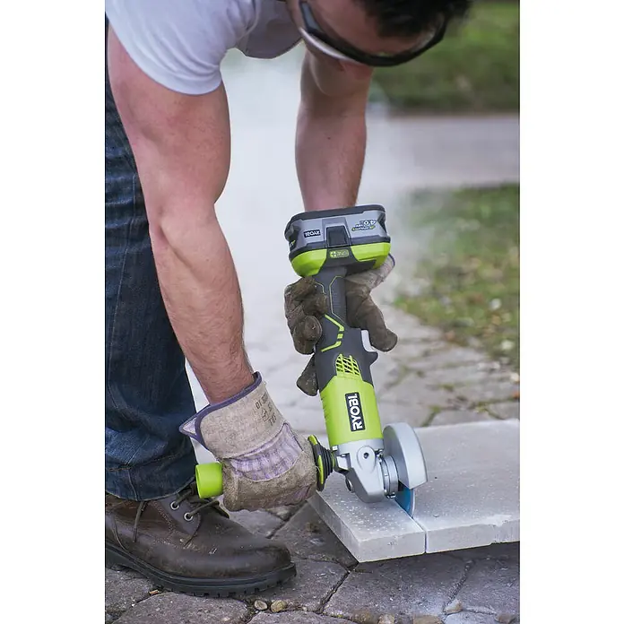 Ryobi ONE+ Maschinen-Set R18CK4E-242S - 8 -tlg., 2 Akkus - Anwendungsbeispiel