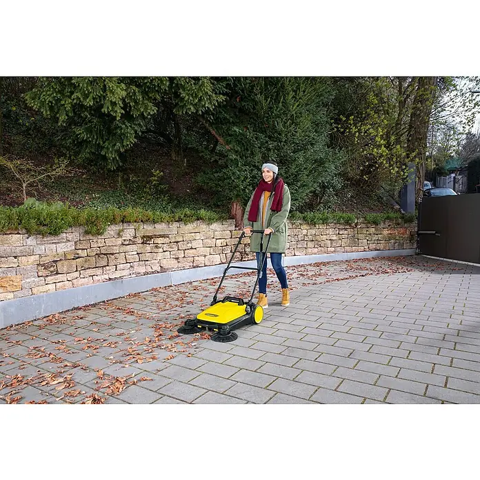 Kärcher Stroj za metenje S4 Twin 2 IN 1 - Radna širina: 680 mm - Proizvod u upotrebi