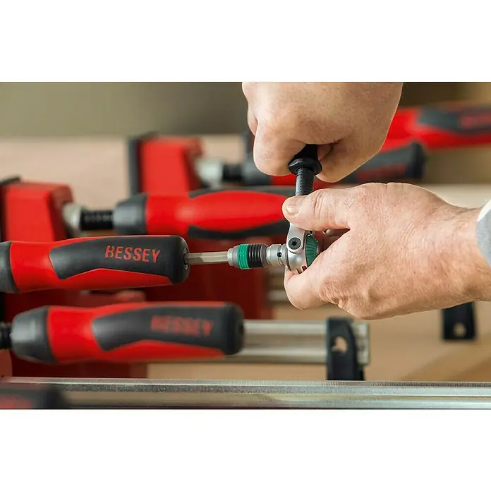 Bessey Korpuszwinge REVO KRE 800/95 - 800 mm, Ausladung: 95 mm - Anwendungsbeispiel