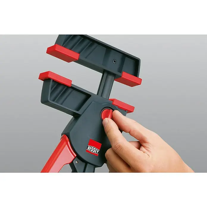 Bessey Einhandzwinge DuoKlamp DUO 45-8 - Spannweite: 450 mm, Ausladung: 85 mm - Anwendungsbeispiel
