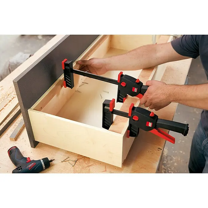 Bessey Einhandzwinge DuoKlamp DUO 45-8 - Spannweite: 450 mm, Ausladung: 85 mm - Anwendungsbeispiel